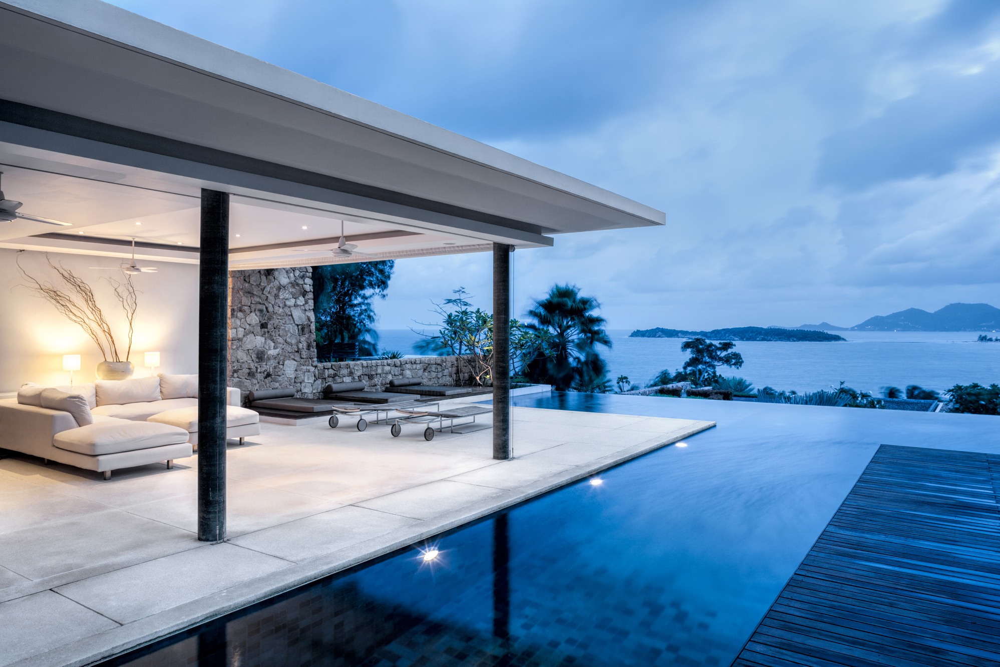 Colorful Luxury Island Villa Home With Ocean View